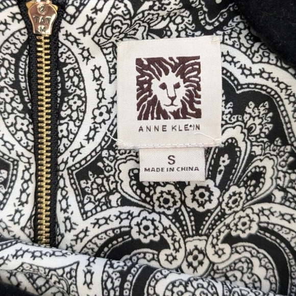 Anne Klein Sleeveless Blouse - Picture 6 of 6